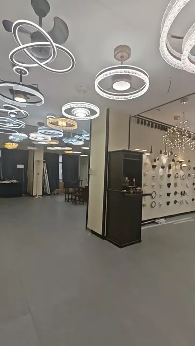 Showroom: Pendant Display