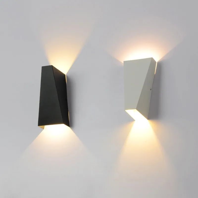 Modern Minimalist Wall Lamp — Stairwell, Villa & Hotel — view 1